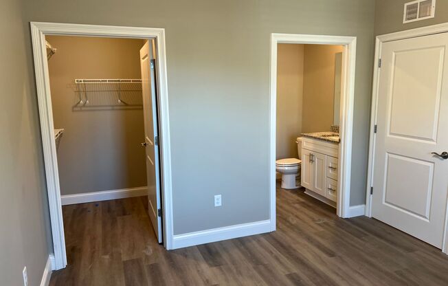 2 beds, 2 baths, 979 sqft, $1,130, Unit 911