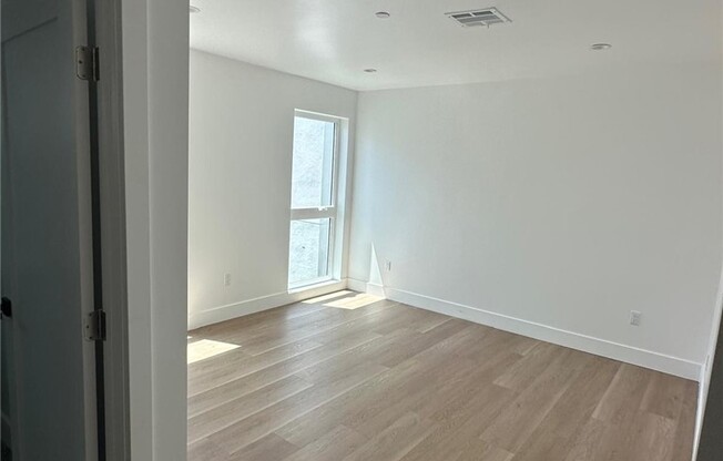 656 N MARIPOSA AVE