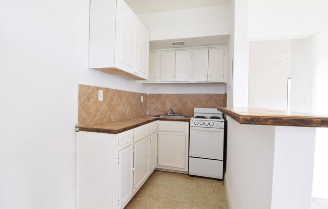 2 beds, 1 bath, 900 sqft, $2,000, Unit SG 550-201