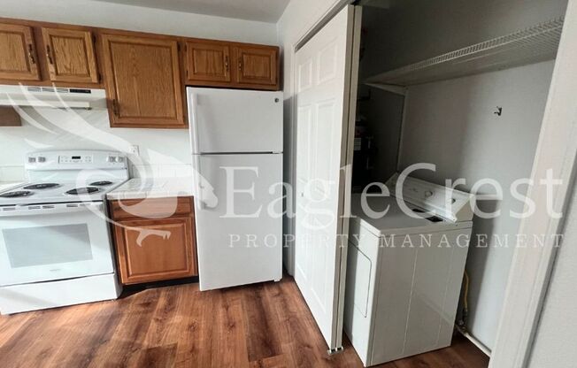 2 beds, 1 bath, 700 sqft, $950, Unit Unit 204