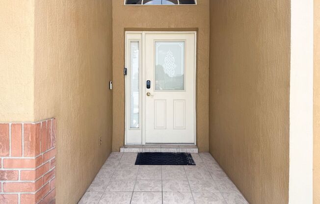 5 bedroom 4 bathroom pool home in Orange Tree community