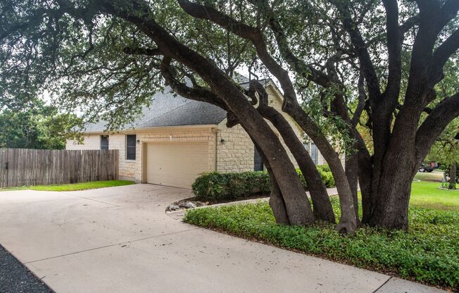 Lovely Travis Country Home on Culdesac