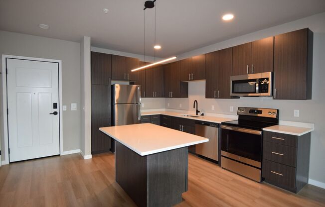 1 bed, 1 bath, 816 sqft, $1,725, Unit 5604-317