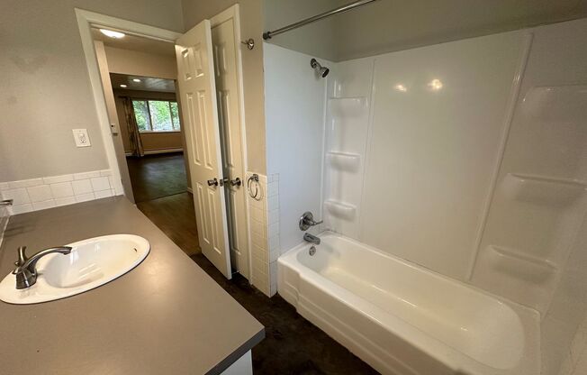 3 beds, 1 bath, 1,027 sqft, $1,299, Unit 203