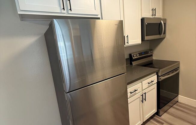 1 bed, 1 bath, 714 sqft, $1,995, Unit 076