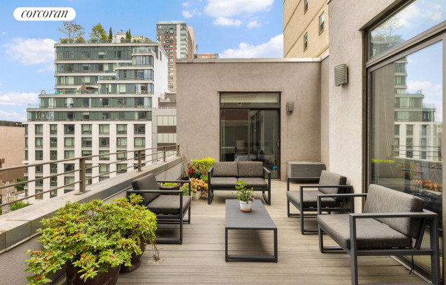 552 W 43 ST