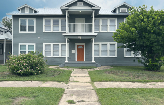 805 W Summit Ave