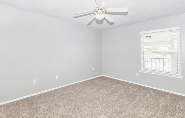 2 beds, 1 bath, 793 sqft, $1,570