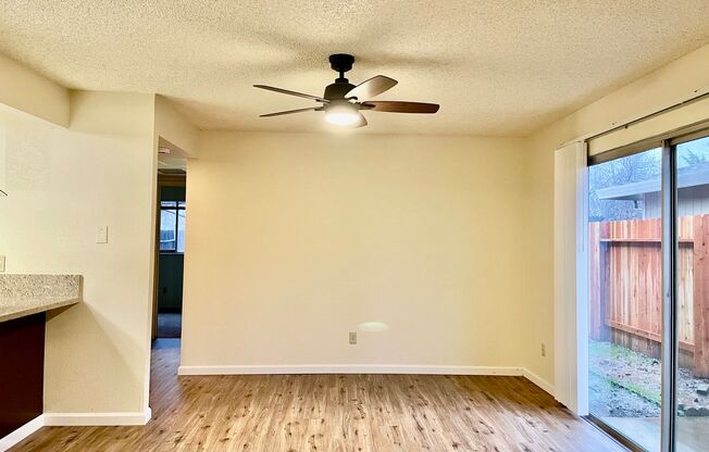 2 beds, 1 bath, 926 sqft, $1,595, Unit 8073002001