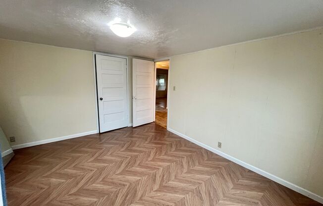 2 beds, 1 bath, $2,550, Unit A