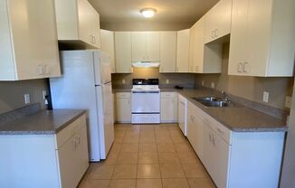 2 beds, 1 bath, 930 sqft, $825, Unit 10