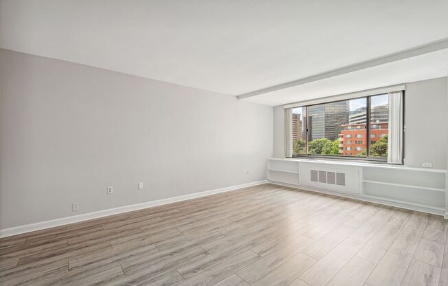 Spacious & Bright Studio at River Place