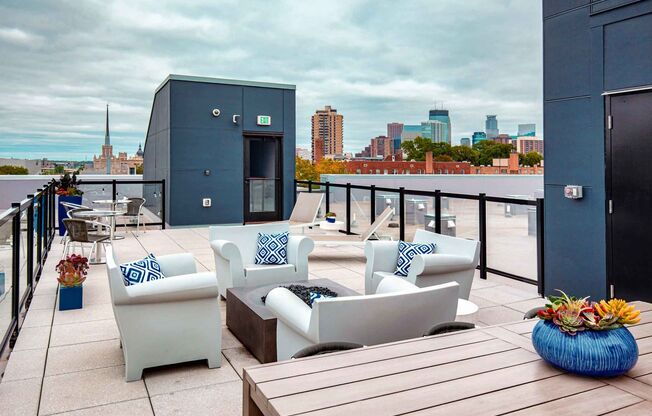 Studio, 1 bath, 408 sqft, $1,099, Unit 302