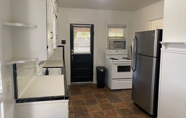 1 bed, 1 bath, $1,025, Unit Unit A