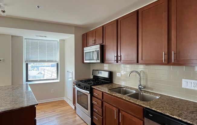 2 beds, 1 bath, 1,000 sqft, $2,225, Unit 703