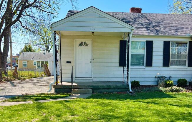 SEE IT NOW! Charming 1-Bed Home in North Kansas City – Spacious & Convenient!