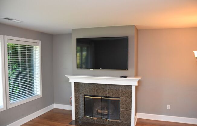 2 Bedroom 1.75 Bath Condo in Gated North Tacoma Community