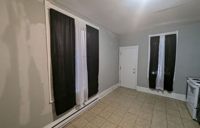 3 beds, 1 bath, $1,250