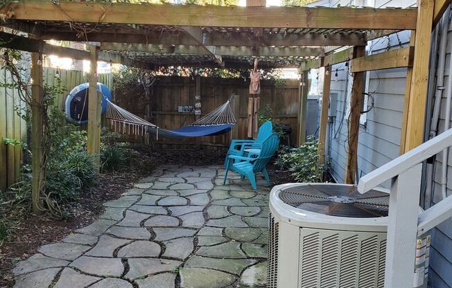 Secluded 1/1 located within walking distance of Jacksonville Beach!