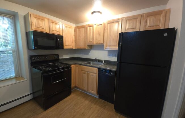 2 beds, 1 bath, 686 sqft, $3,300, Unit 1