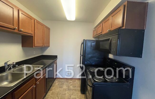$500 Off First Full Month!  1st Floor Studio Apartment in North Tacoma
