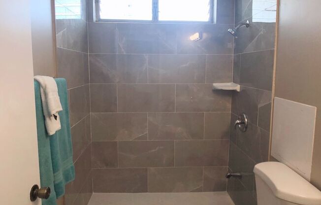 2 beds, 1 bath, $2,195, Unit #407
