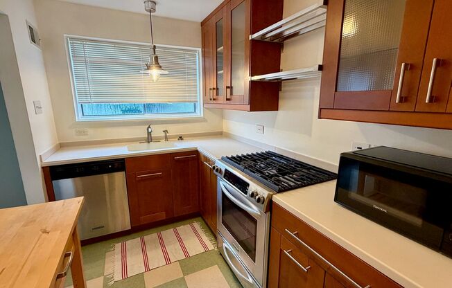 Stunning 1-bed/1-bath condo in Bethesda Parkside community