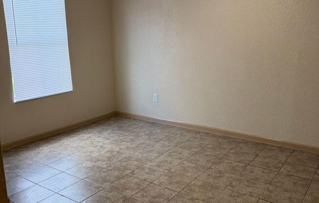 2 beds, 1 bath, 812 sqft, $1,085, Unit 1611