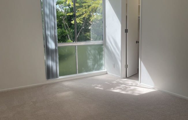 125 N BARRINGTON AVE