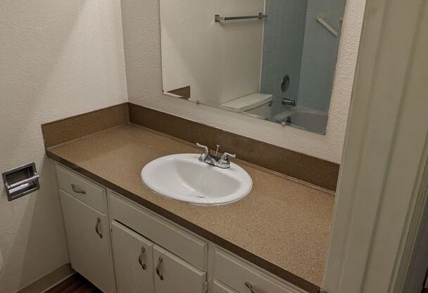 1 bed, 1 bath, 700 sqft, $1,295, Unit #28
