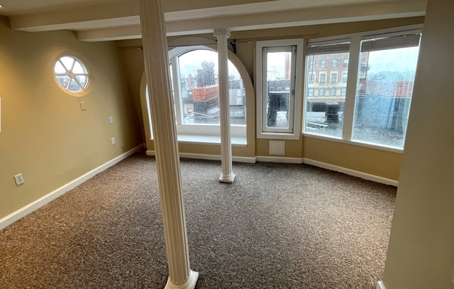 2 beds, 3 baths, $6,300, Unit PHR