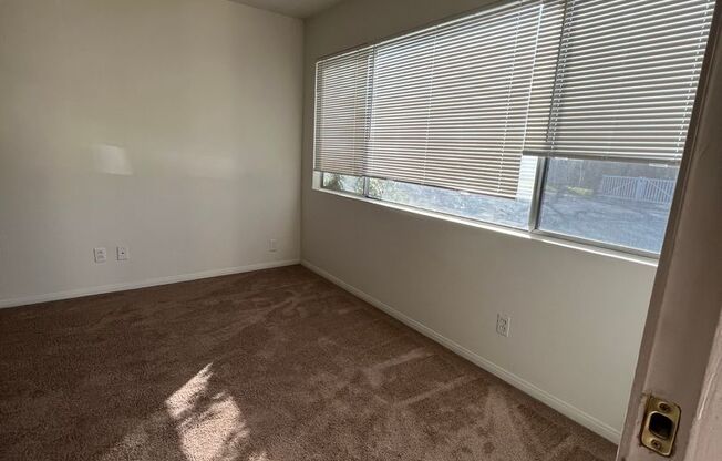 3BR/1BA Single Family Home (920 SF)