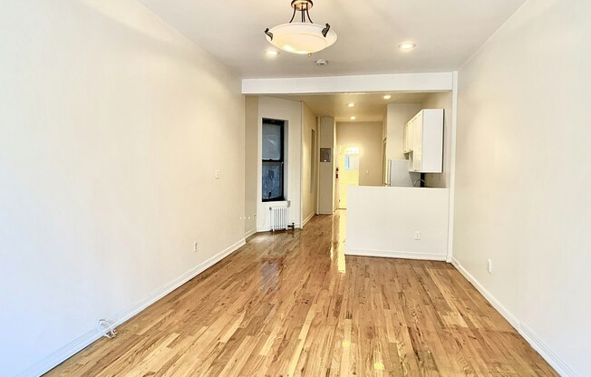 436 W 49 ST