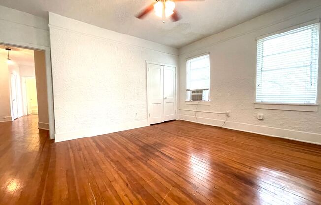 *Rare* Renovated 2 Bedroom 1 Free Parking Space Located Steps from Lake Eola, Downtown Orlando