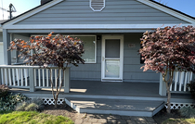 3 beds, 2 baths, $2,600