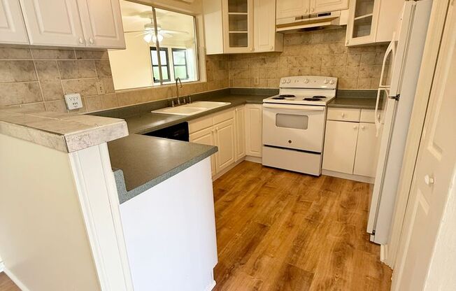 Spacious 3/2 in Club View Estates