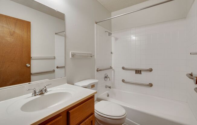 1 bed, 1 bath, $850, Unit 106