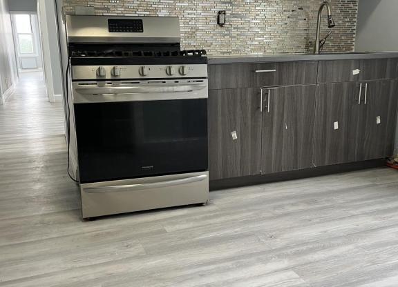 32 VAN CORTLANDT PARK AVE