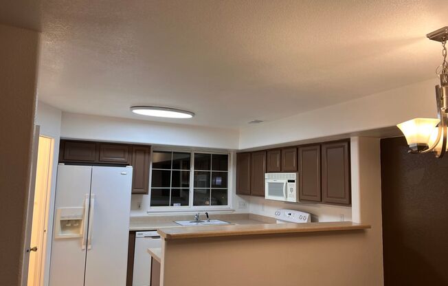 Gorgeous 2 bed/2.5 bath townhome in Welby Glen