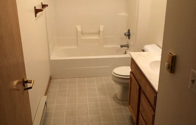 2 beds, 1 bath, $715