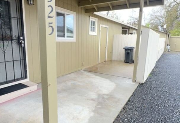 7001-2t - 519, 525, 523 A&amp;B SE I Street