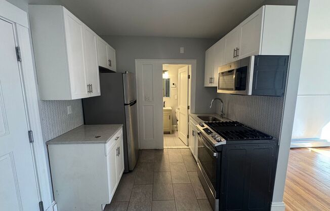 Studio, 1 bath, 415 sqft, $1,895, Unit #10