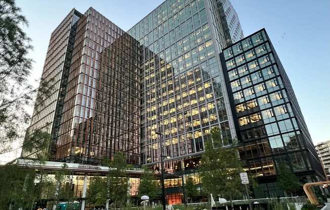 Walking distance to new Amazon HQ2 National Landing campus from Lenox Club Apartments in Arlington VA  22202