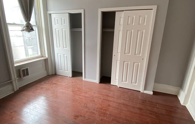 1 bed, 1 bath, 700 sqft, $950, Unit 2F
