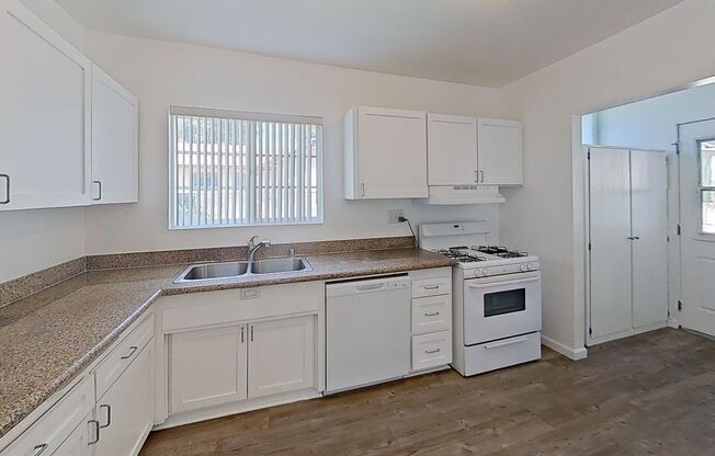 Beautiful 4+2 GRANADA HILLS HOME