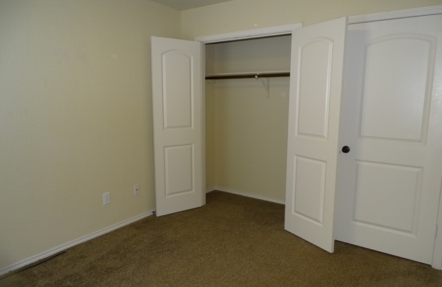 3 beds, 2.5 baths, $1,695