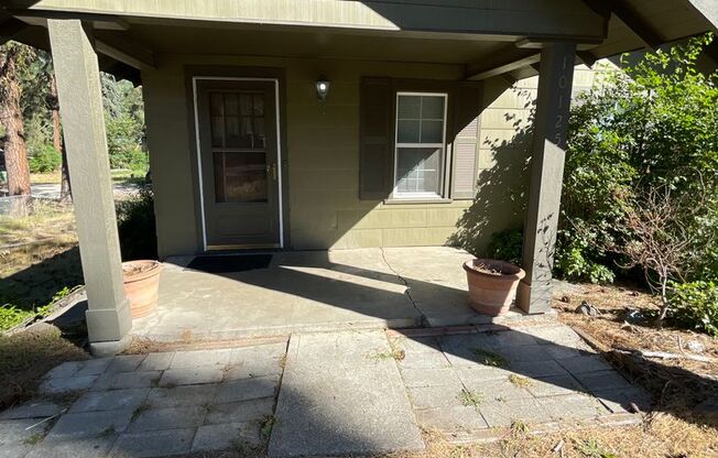 2 beds, 1 bath, $1,299, Unit Upper