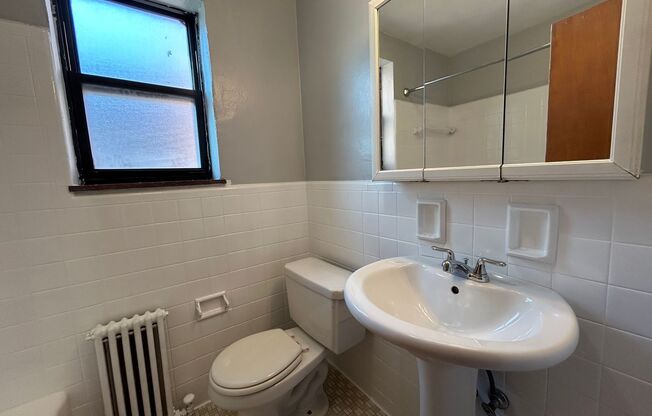 2 beds, 1 bath, 800 sqft, $1,790, Unit 6236 Fifth Ave. #201A