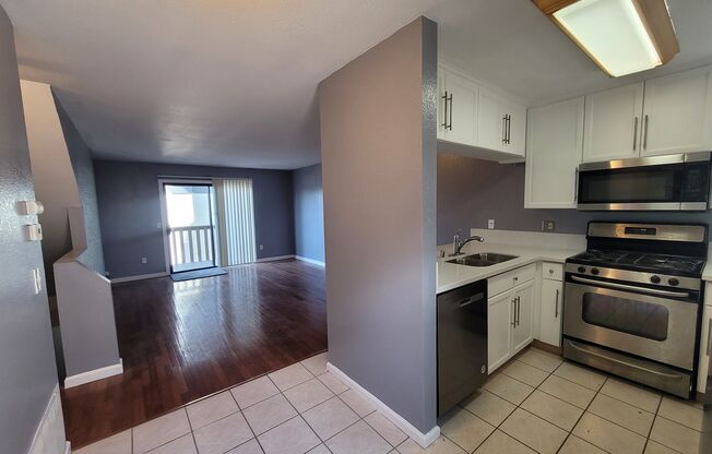 2 beds, 1.5 baths, $2,500, Unit STE 212