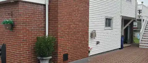 121 NEWMAN ST